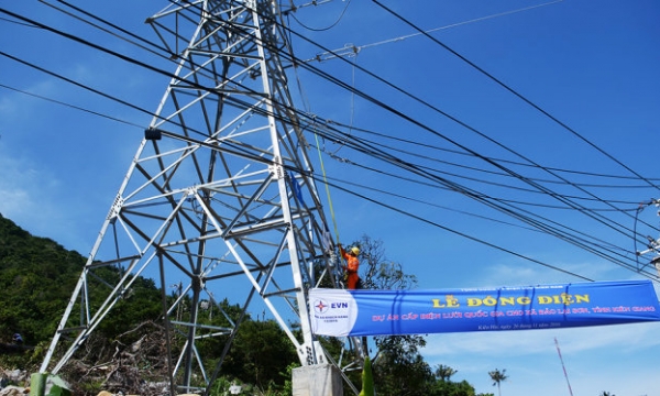 Kéo điện ra đảo cho 2.000 hộ dân tại Kiên Giang